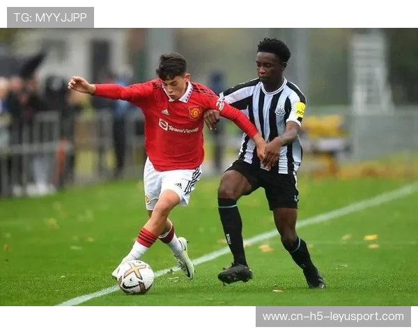 曼联在寒潮中进行室内传球与冲刺结合训练，效率不降反增