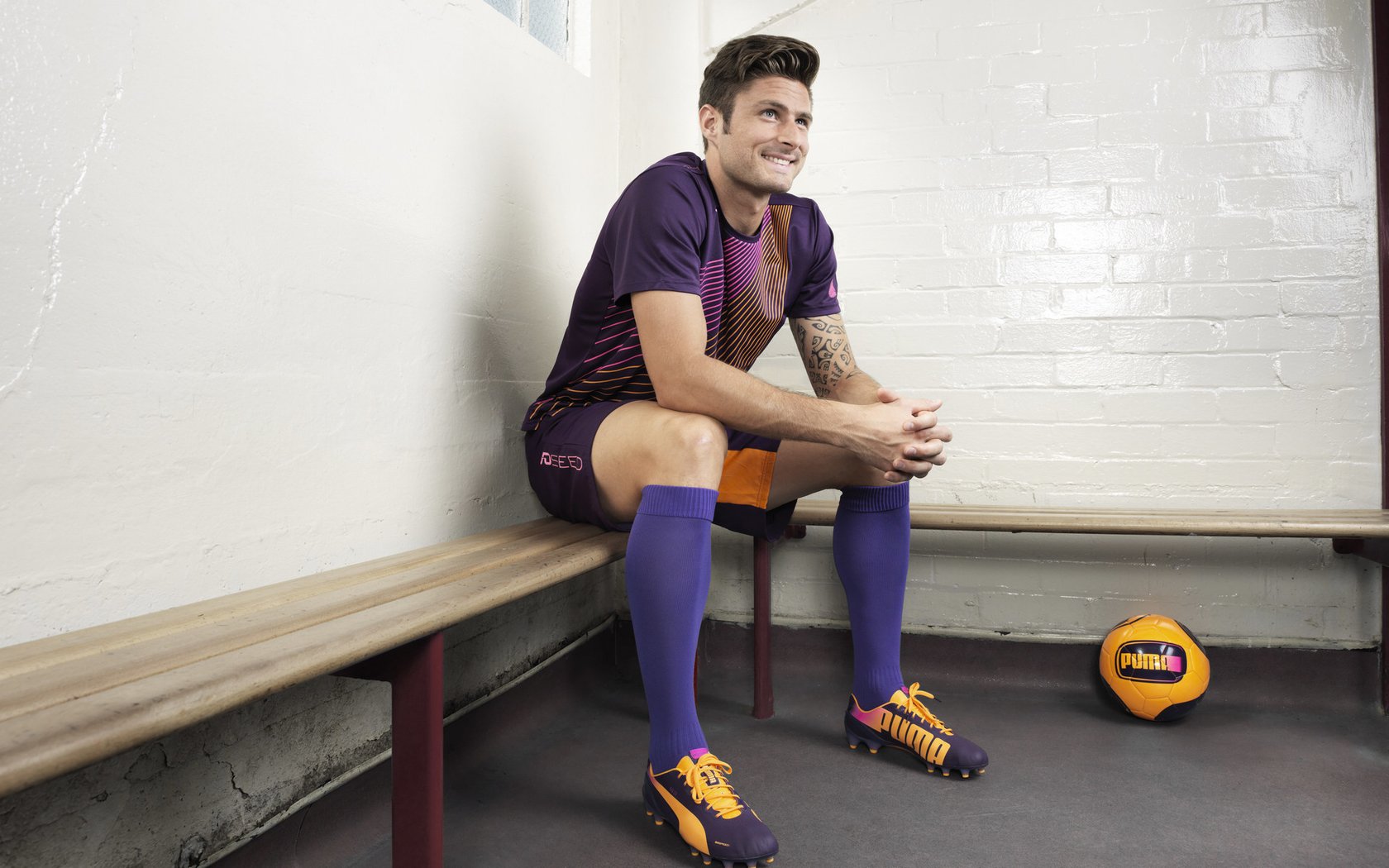 leyu乐鱼体育综合-228分钟引爆离队危机！曼联帝星暴怒背后，孔蒂的致命诱惑藏不住了